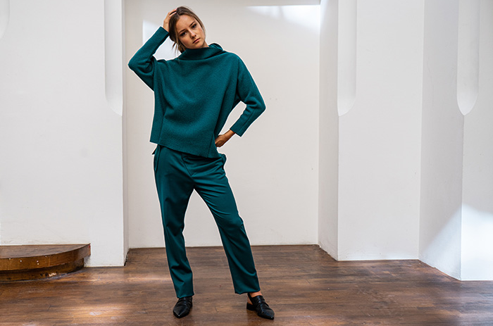  home-taf-woman-winter-hose-pants-pullover-wolle-petrol-leipzig-studio_1 